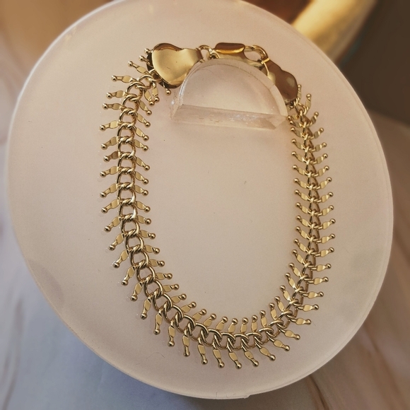 💥 18K Gold Plated Fishbone Bracelet – Waterproof & Tarnish-Resistant - Picture 10 of 14